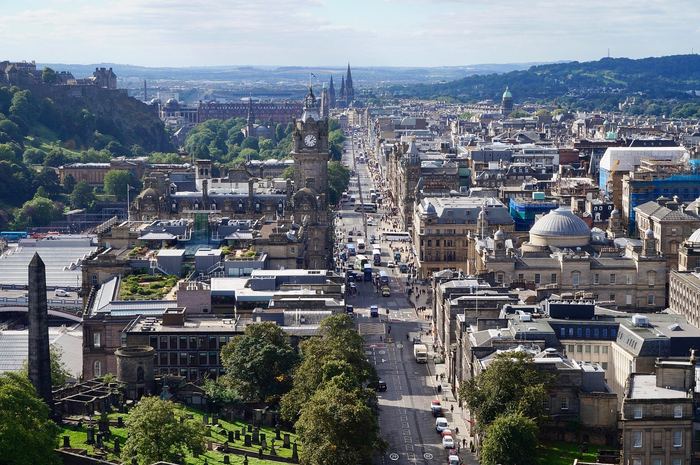 Edinburgh skyline for the Scotland itinerary guide